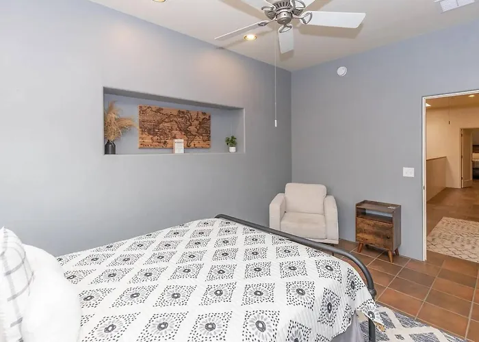 Mercado San Agustin, 2 Bedroom 2.5 Ba, Patio, Garage Holiday home *