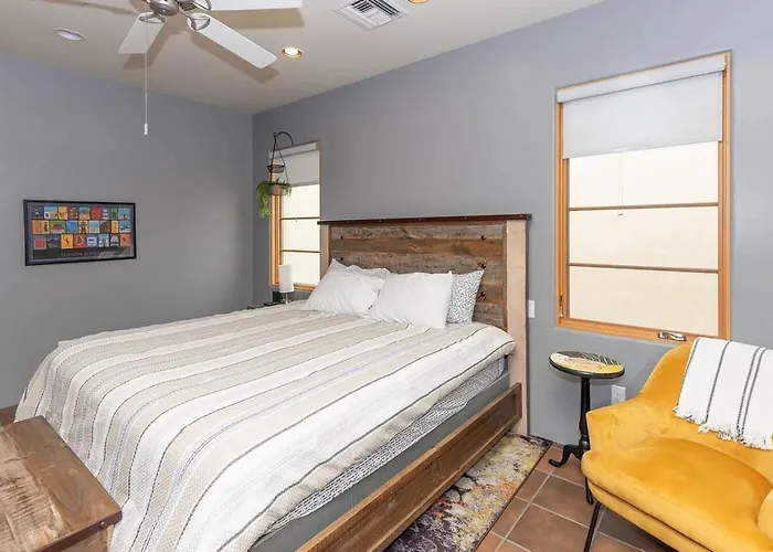 Holiday home Mercado San Agustin, 2 Bedroom 2.5 Ba, Patio, Garage *